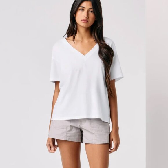 🤍 Vuori Sutton V-Neck Tee Women's — White - Large - Picture 1 of 13
